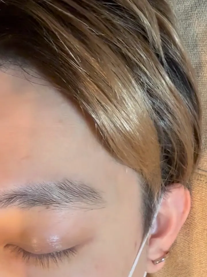 メンズ眉ワックススタイリング